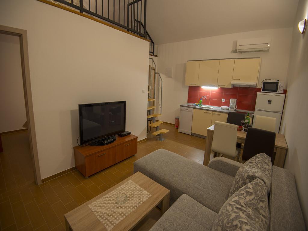 Apartments Punta Starigrad Paklenica Exterior foto